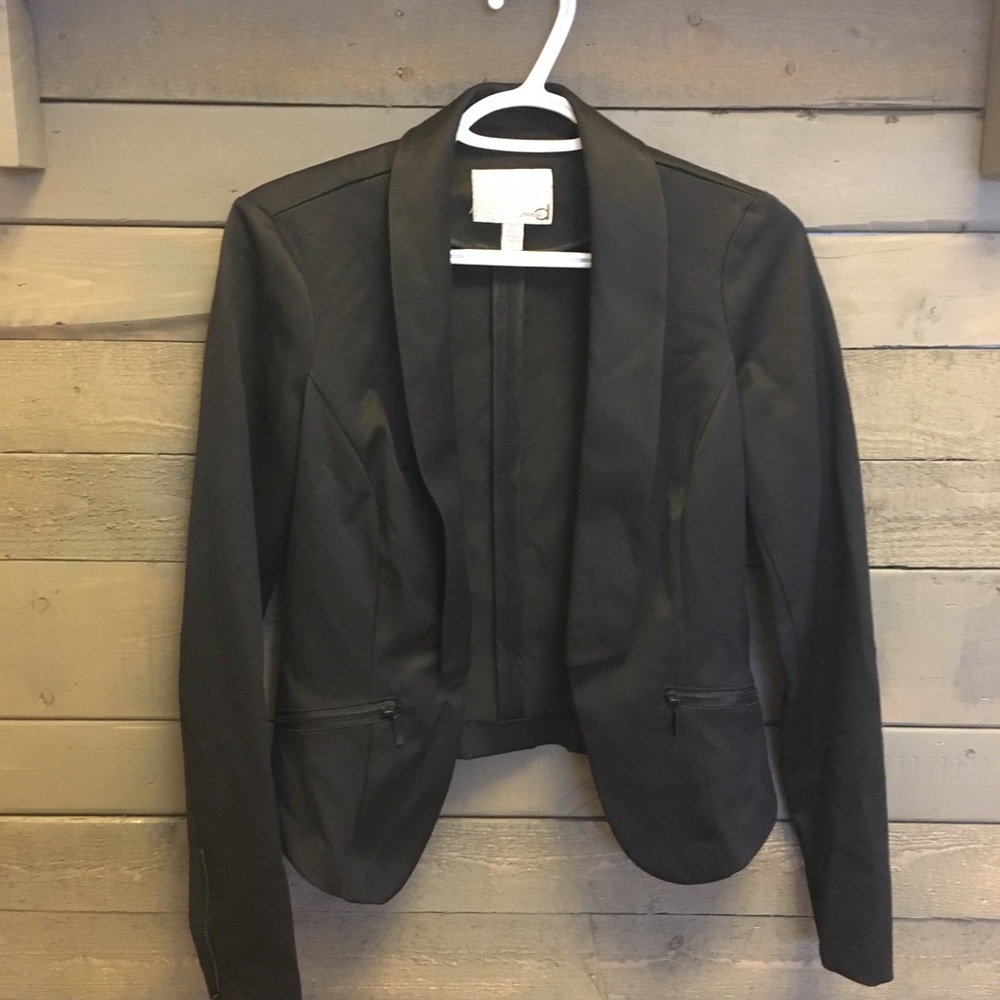 Dynamite black silky blazer
